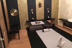 Golden Light erotic massage parlour room photo